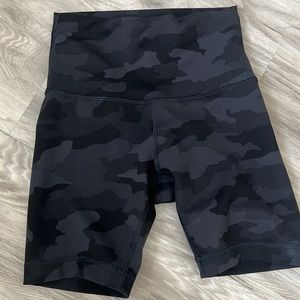 Lululemon shorts Sz 2
